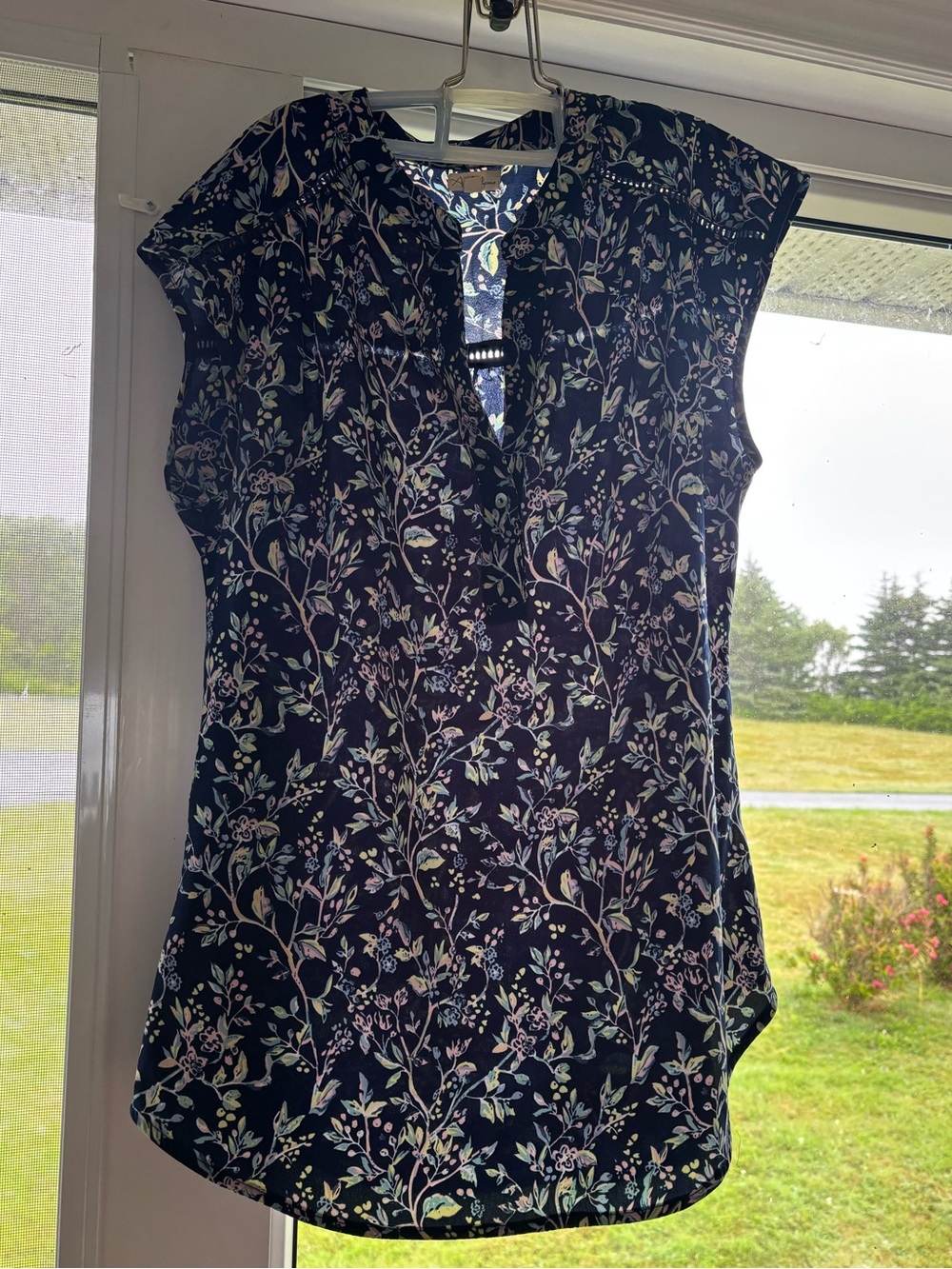 Antilia Femme Navy Floral V-Neck Cap Sleeve Blouse